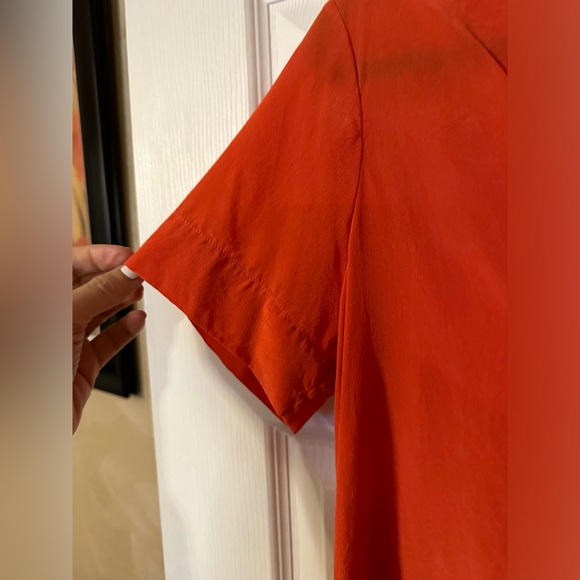 Everlane The Clean Silk Short Sleeve Button Down - Picture 7 of 8